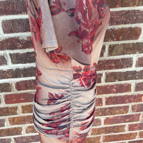 Ladies Maurices Rose Print Form Fitting Stretch Ruched Side Top Size Small - Picture 6 of 13